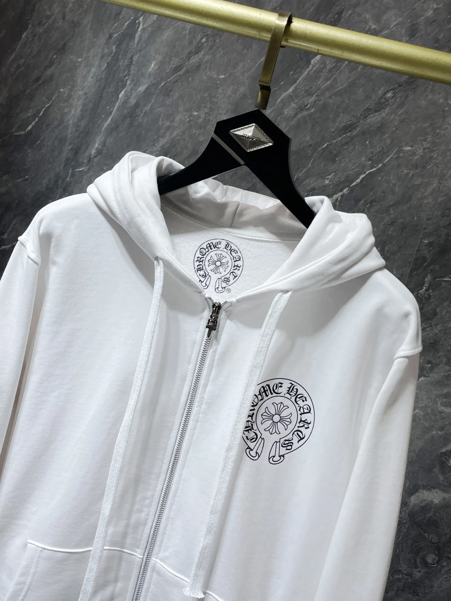 P260 Chrome Hearts Autumn and Winter 2025 Counter Synchronization ❤️ City limited edition, classic horseshoe cross Sanskrit large flower arm zipper sweatshirt Improved customized version 1:1 high-weight high-quality fabric Recommended color: white black Size: S, M, L, XL